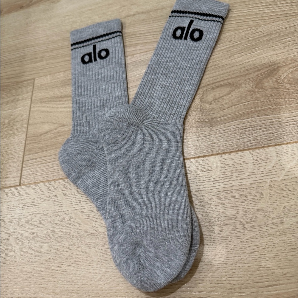 ALO unisex Gray Casual Socks
